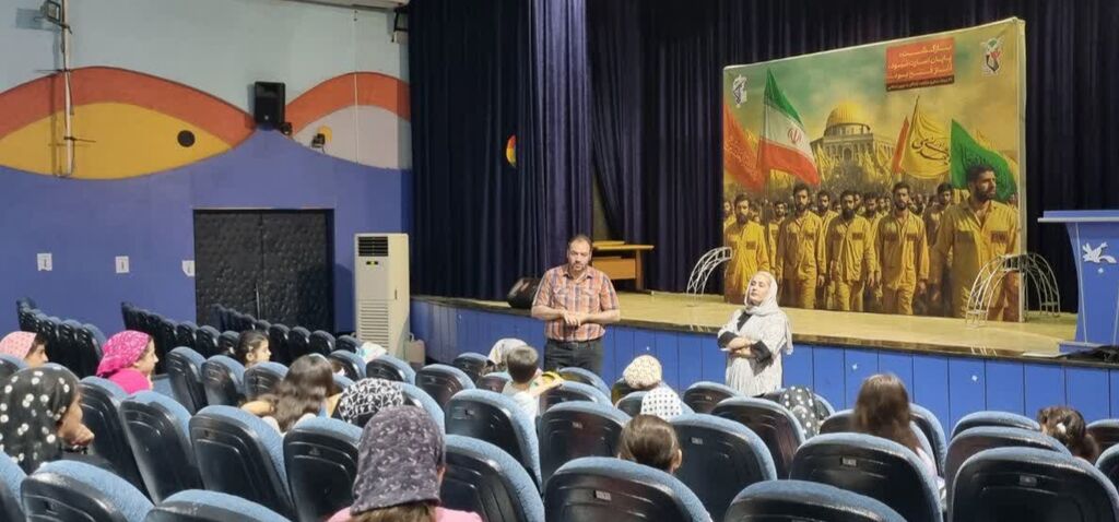 نشست اعضای کارگاههای بازیگری با بازیگران تئاتر و سینما در کانون کرمانشاه