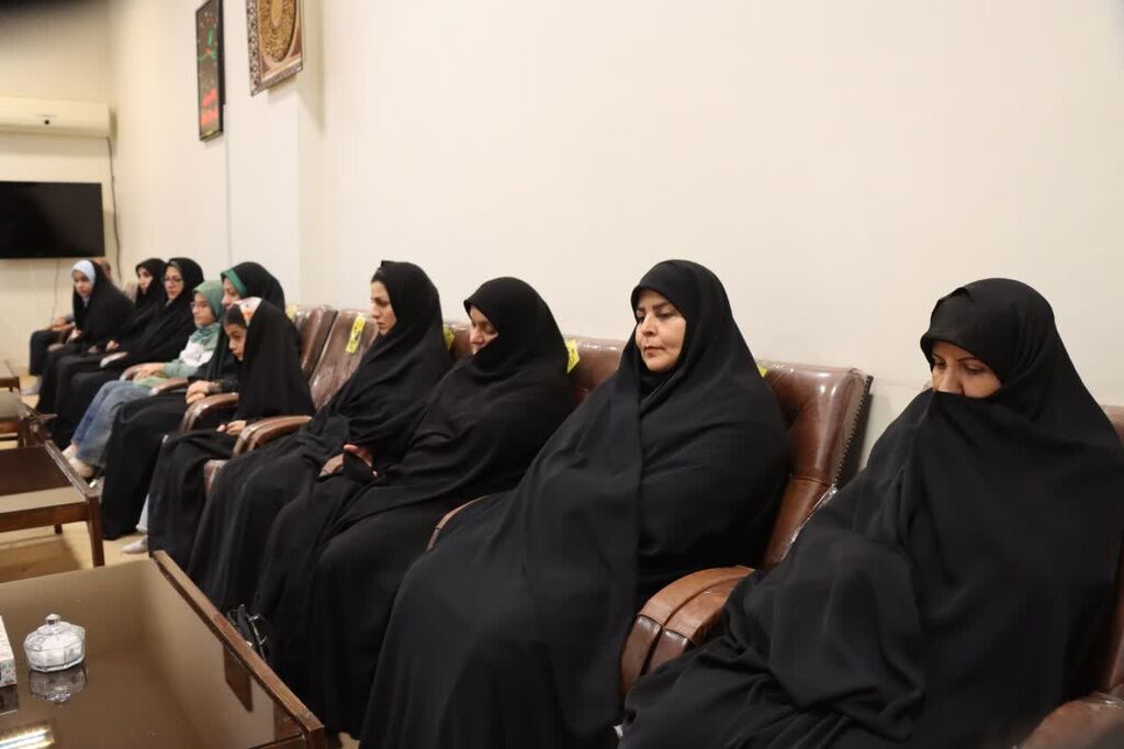 تقدیراز مدیرکل کانون استان درهمایش خانواده علوی درایلام بامحوریت احیای فرهنگ امر به معروف و نهی از منکر