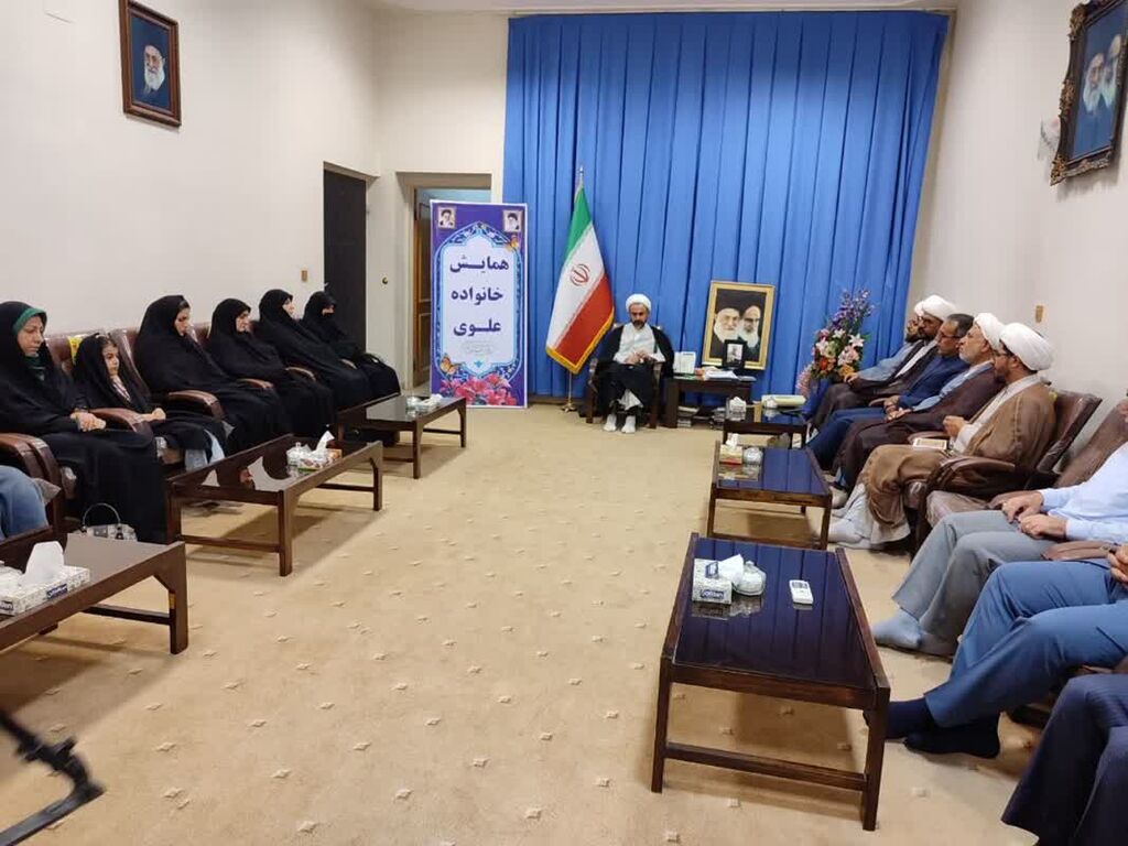 تقدیراز مدیرکل کانون استان درهمایش خانواده علوی درایلام بامحوریت احیای فرهنگ امر به معروف و نهی از منکر