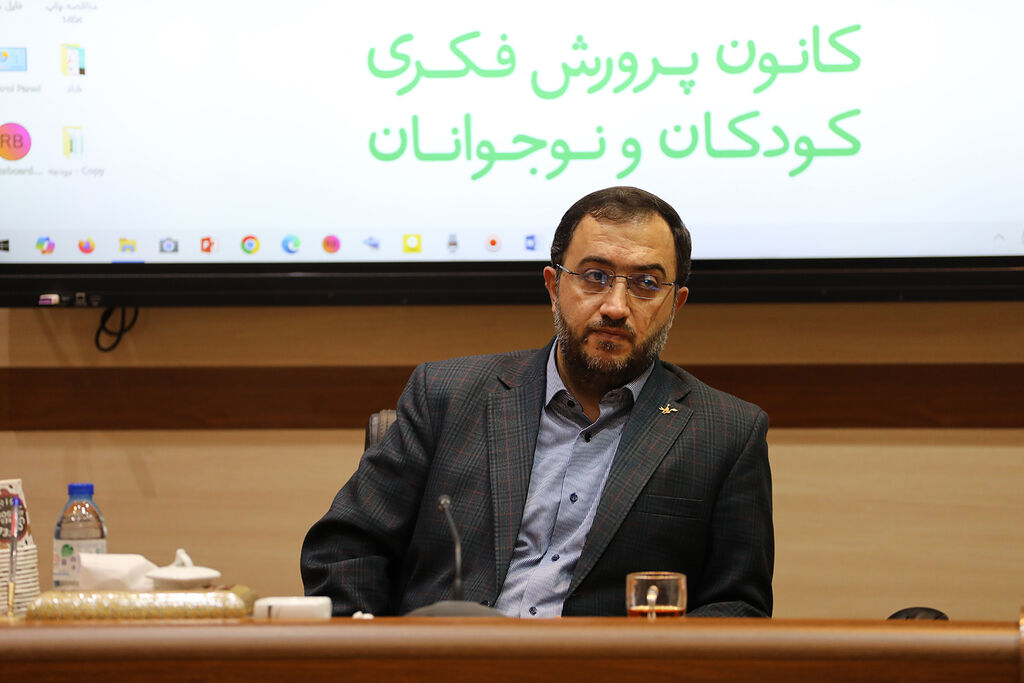 نشست شورای عالی کتاب کانون بررسی آثار نویسندگان کودک و نوجوان در شورای عالی کتاب کانون