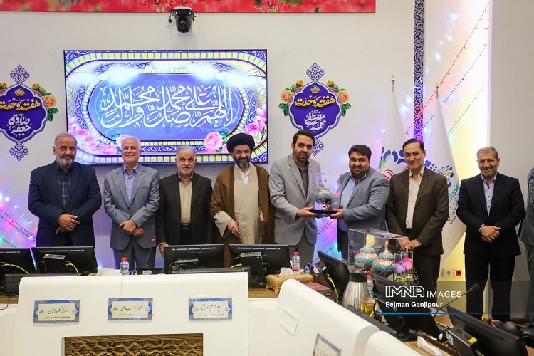 میثم بکتاشیان دبیرکل دومین کنگرهی ملی سلمان فارسی مورد تقدیر و تجلیل قرار گرفت