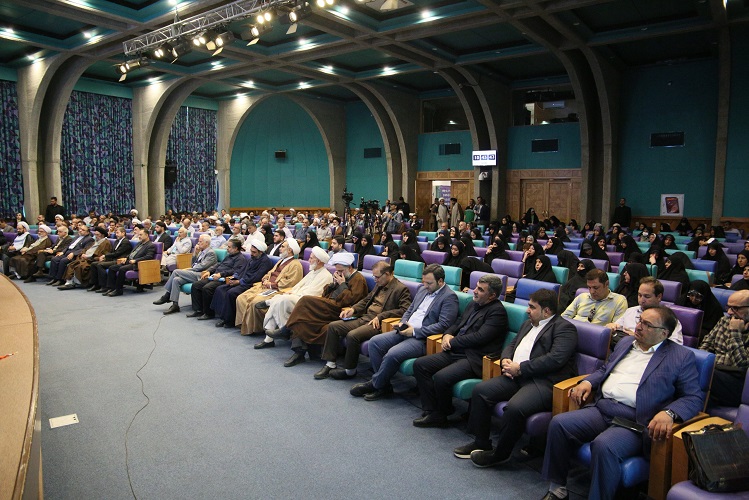 میثم بکتاشیان دبیرکل دومین کنگرهی ملی سلمان فارسی مورد تقدیر و تجلیل قرار گرفت