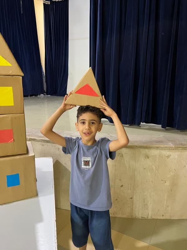 کارگاه یکروزه «قدرت بیان در کشف شکلها و رنگها» در مرکز فرهنگی هنری گلشهر بندرعباس برگزار شد