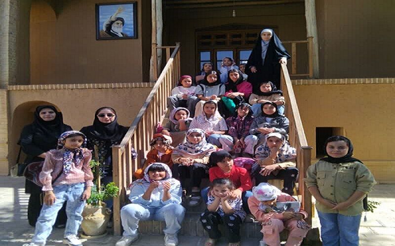 بازدید از بیت امام_مرکزی برگزاری اردوی فرهنگی و بازدید از بیت تاریخی حضرت امام خمینی (ره)