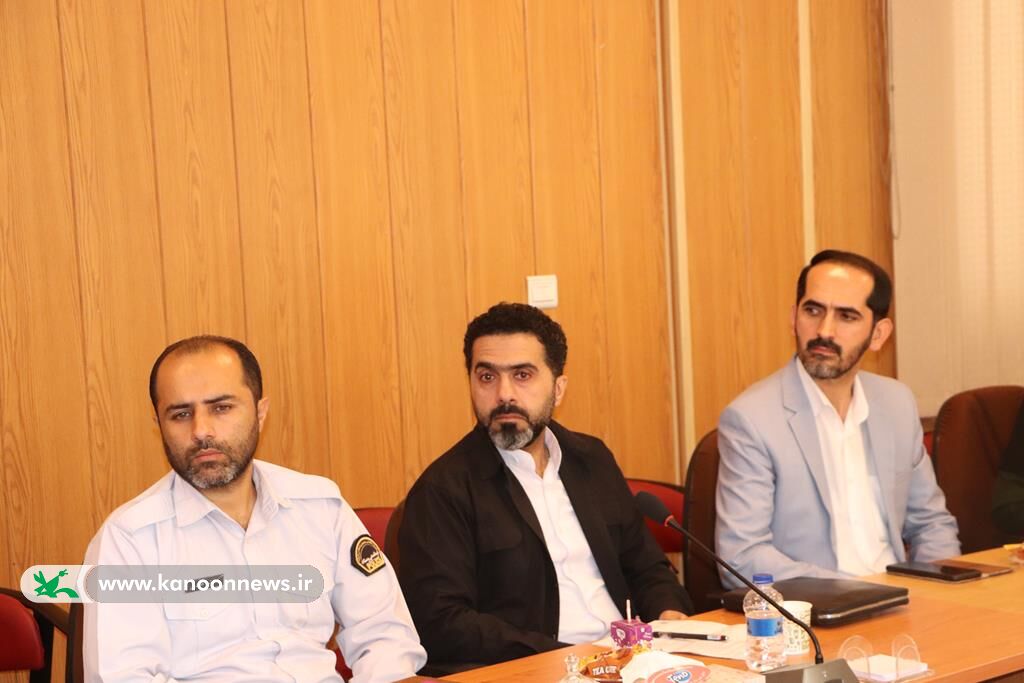 جلسه برنامه‌ریزی و هماهنگی هفته ملی کودک در کانون گلستان برگزار شد