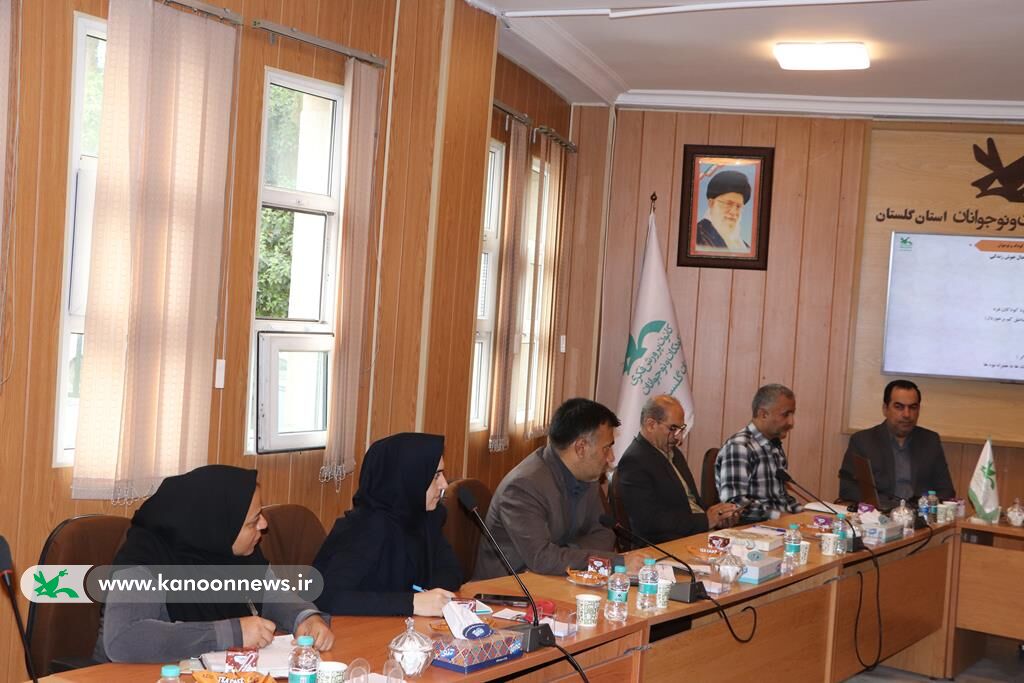 جلسه برنامه‌ریزی و هماهنگی هفته ملی کودک در کانون گلستان برگزار شد