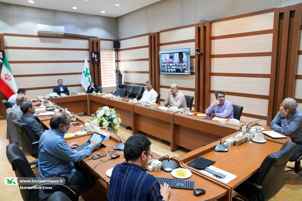 نگاه ما به زیست نوجوانان است