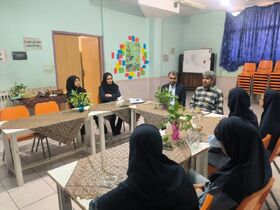 طرح نوآورانه «کافه‌کتاب نوجوان» در شیراز با حضور مدیرکل  کانون فارس بررسی شد