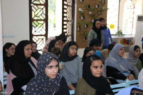 2برگزاری نشست‌های «لزوم آشنایی کودکان و نوجوانان با شعر و ادب پارسی» و «چگونه شعر بخوانیم» در کانون فارس