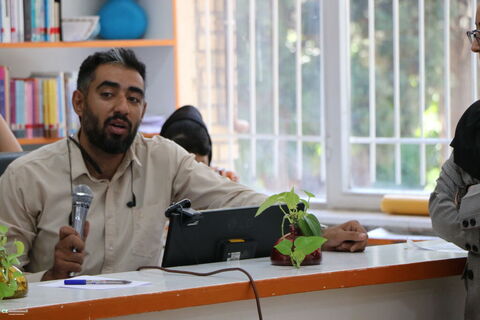 2برگزاری نشست‌های «لزوم آشنایی کودکان و نوجوانان با شعر و ادب پارسی» و «چگونه شعر بخوانیم» در کانون فارس