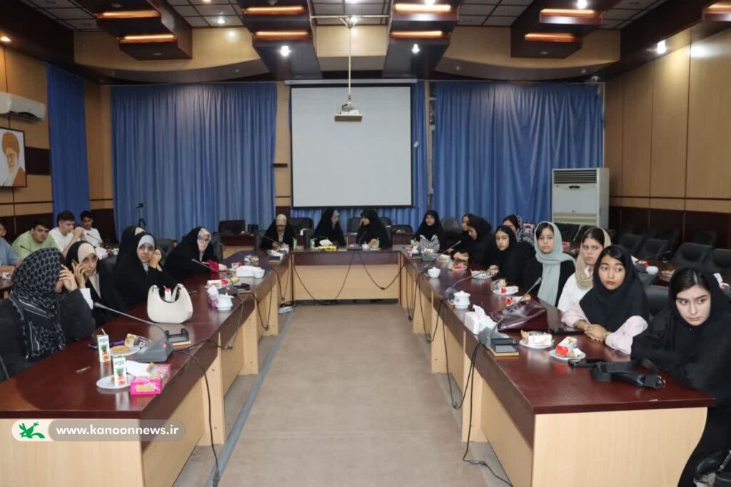 تداوم نشستهای هماندیشی نوجوانان ضروری است