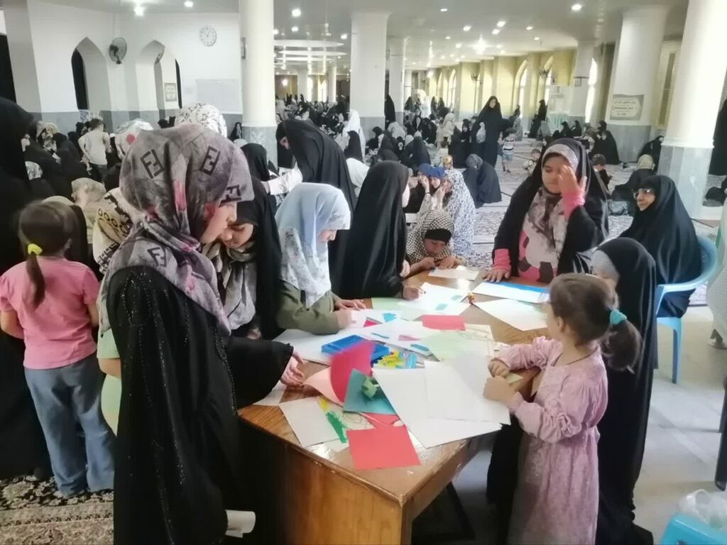 حضور کانون پرورش فکری کودکان ونوجوانان استان قم در میز خدمت نماز جمعه