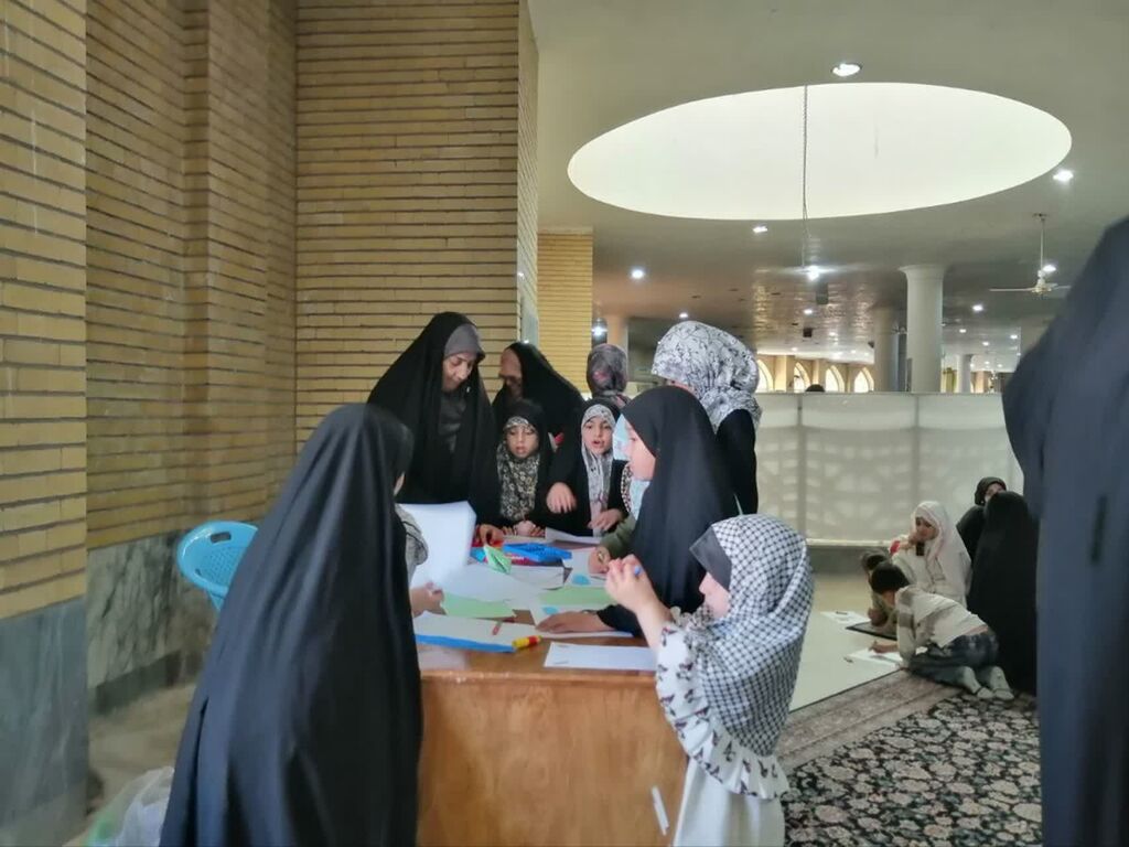 حضور کانون پرورش فکری کودکان ونوجوانان استان قم در میز خدمت نماز جمعه