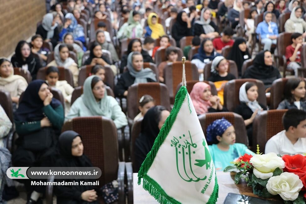 مدیرکانون زبان ایران استان کرمان با زبان‌آموزان سیرجانی دیدار کرد