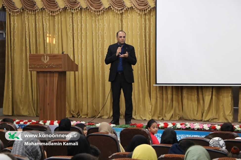 مدیرکانون زبان ایران استان کرمان با زبان‌آموزان سیرجانی دیدار کرد