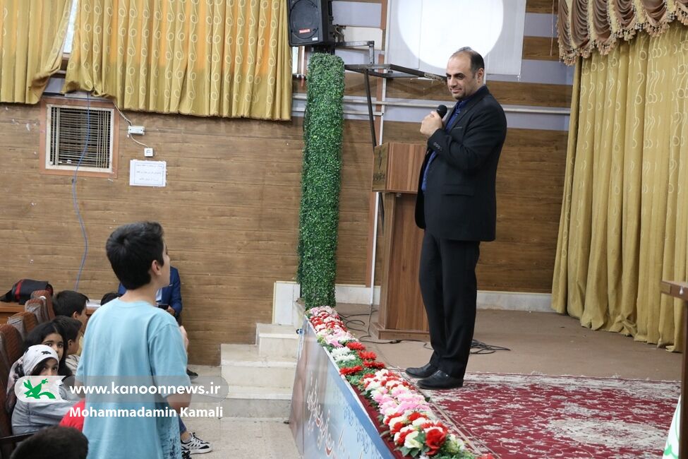 مدیرکانون زبان ایران استان کرمان با زبانآموزان سیرجانی دیدار کرد