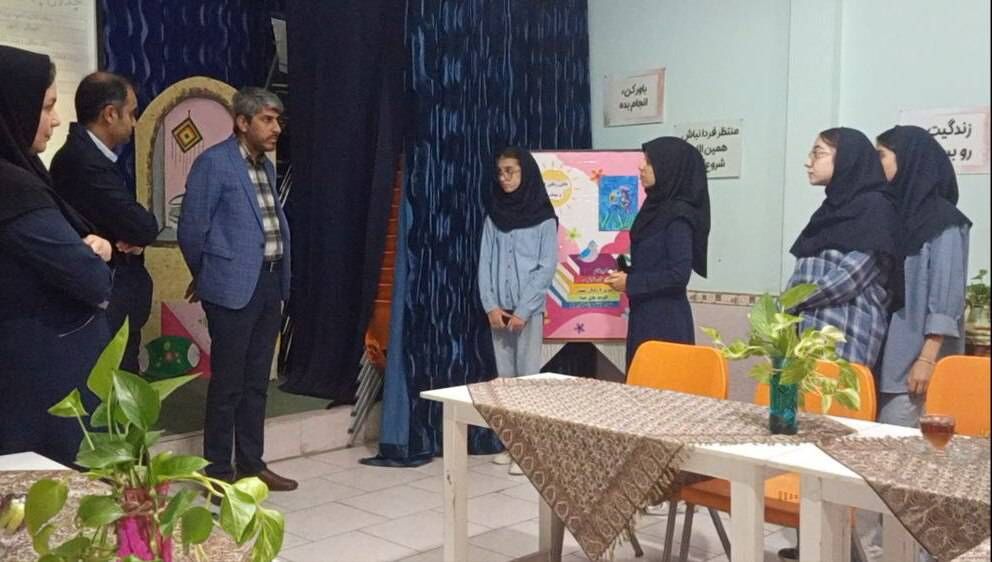 طرح نوآورانه «کافهکتاب نوجوان» در شیراز با حمایت مدیرکل کانون فارس برسی شد