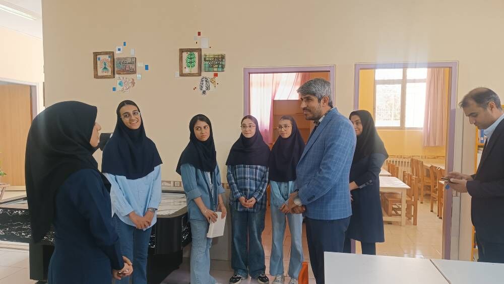 طرح نوآورانه «کافهکتاب نوجوان» در شیراز با حمایت مدیرکل کانون فارس برسی شد