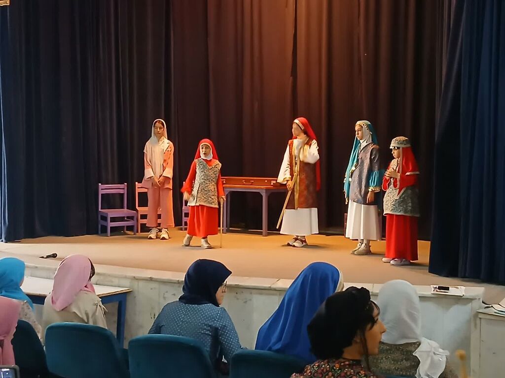 اختتامیه کلاس‌های کانون سمنان ۲ با طعم هنر و همدلی