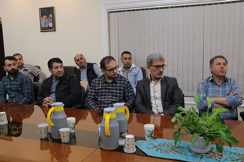 نشست هماندیشی و همافزایی کارکنان خدمات کانون گیلان در رشت برگزارشد