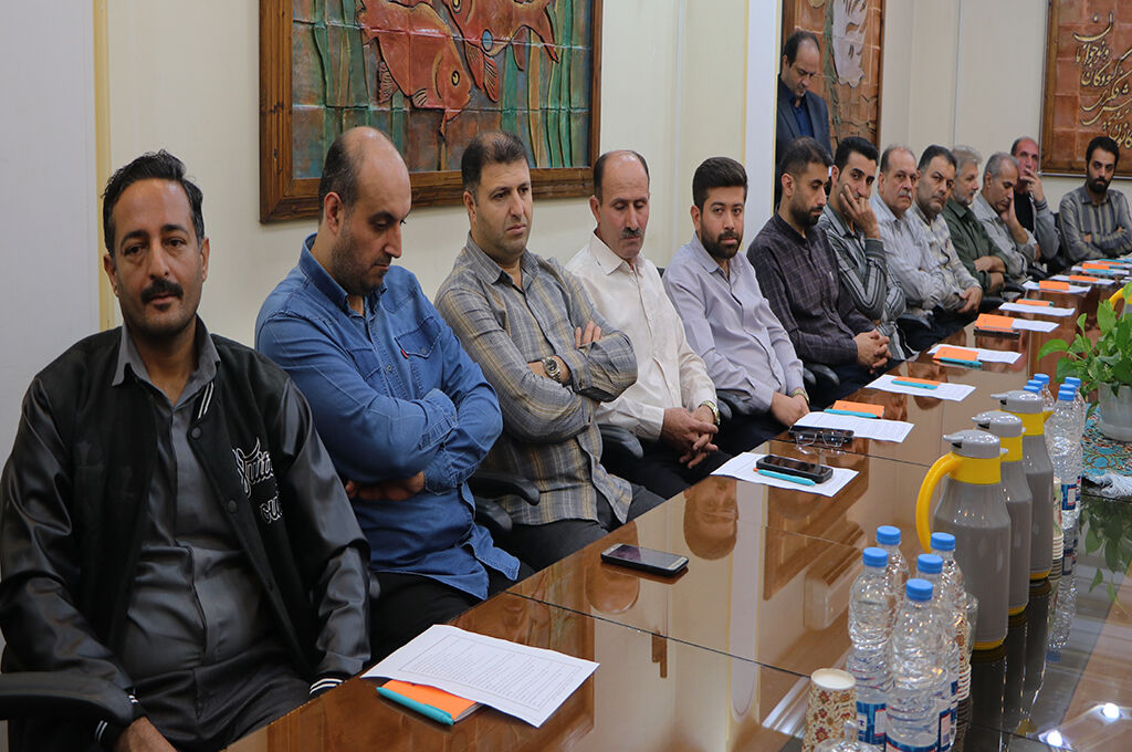 نشست هماندیشی و همافزایی کارکنان خدمات کانون گیلان در رشت برگزارشد