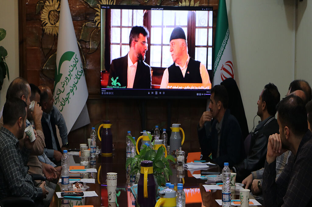 نشست هماندیشی و همافزایی کارکنان خدمات کانون گیلان در رشت برگزارشد