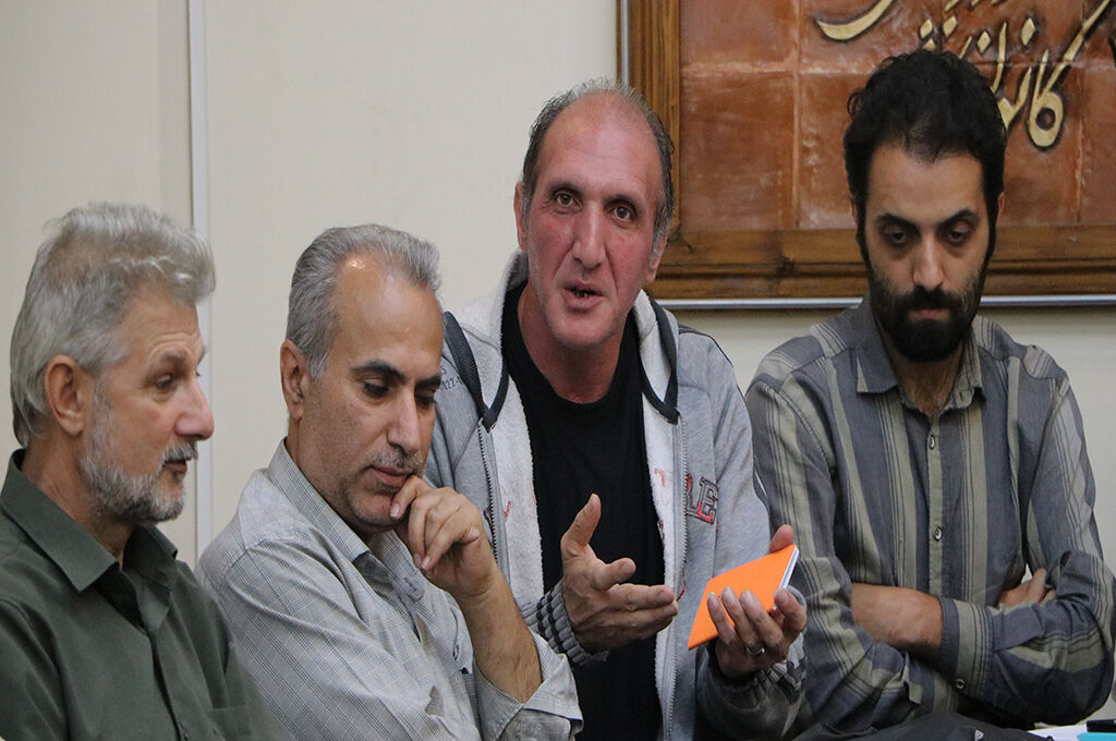 نشست هماندیشی و همافزایی کارکنان خدمات کانون گیلان در رشت برگزارشد