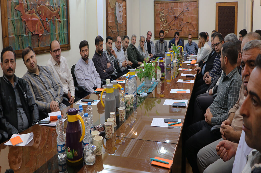 نشست هماندیشی و همافزایی کارکنان خدمات کانون گیلان در رشت برگزارشد