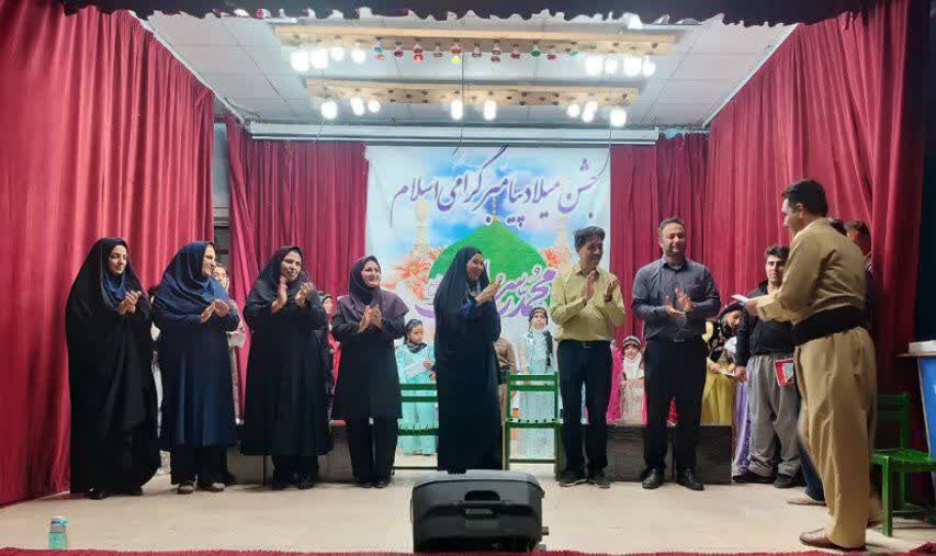 برگزاری جشن باشکوه میلاد پیامبر رحمت در مرکز روانسر