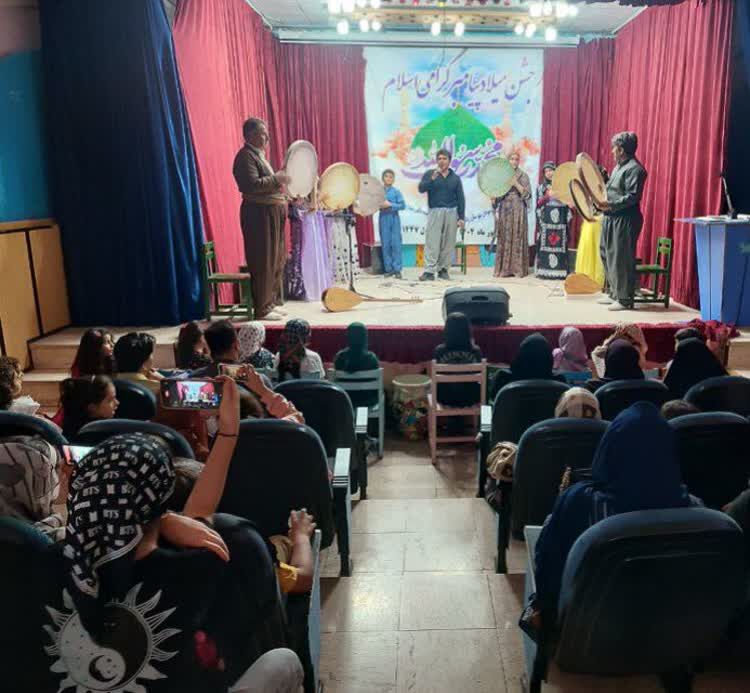 برگزاری جشن باشکوه میلاد پیامبر رحمت در مرکز روانسر