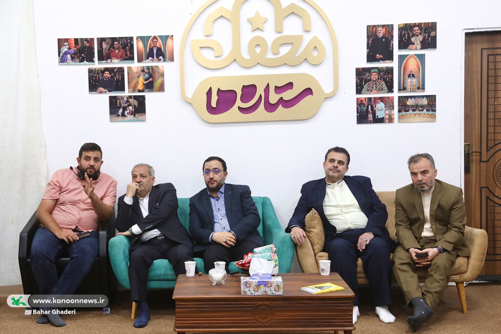 بازدید وزیر آموزش و پرورش از برنامه محفل ستارهها قدردانی وزیر آموزش و پرورش از کانون برای مشارکت در تولید برنامه «محفل ستارهها»