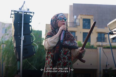 استقبال پرشور خانواده‌ها از نمایش شاد «گلی و ننه نُقلی» در صحن غدیر