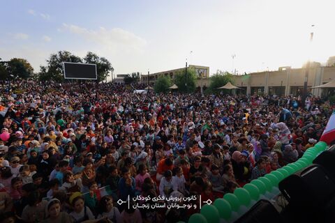 استقبال پرشور خانواده‌ها از نمایش شاد «گلی و ننه نُقلی» در صحن غدیر