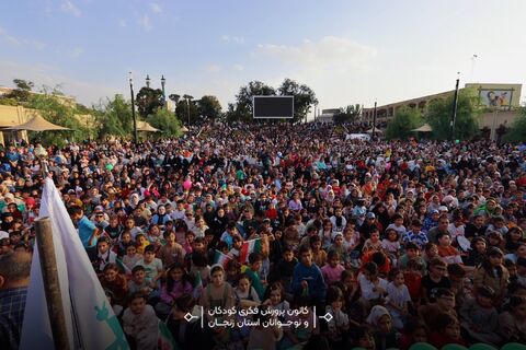 استقبال پرشور خانواده‌ها از نمایش شاد «گلی و ننه نُقلی» در صحن غدیر