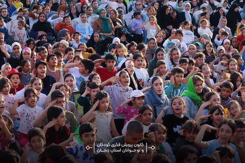 استقبال پرشور خانواده‌ها از نمایش شاد «گلی و ننه نُقلی» در صحن غدیر