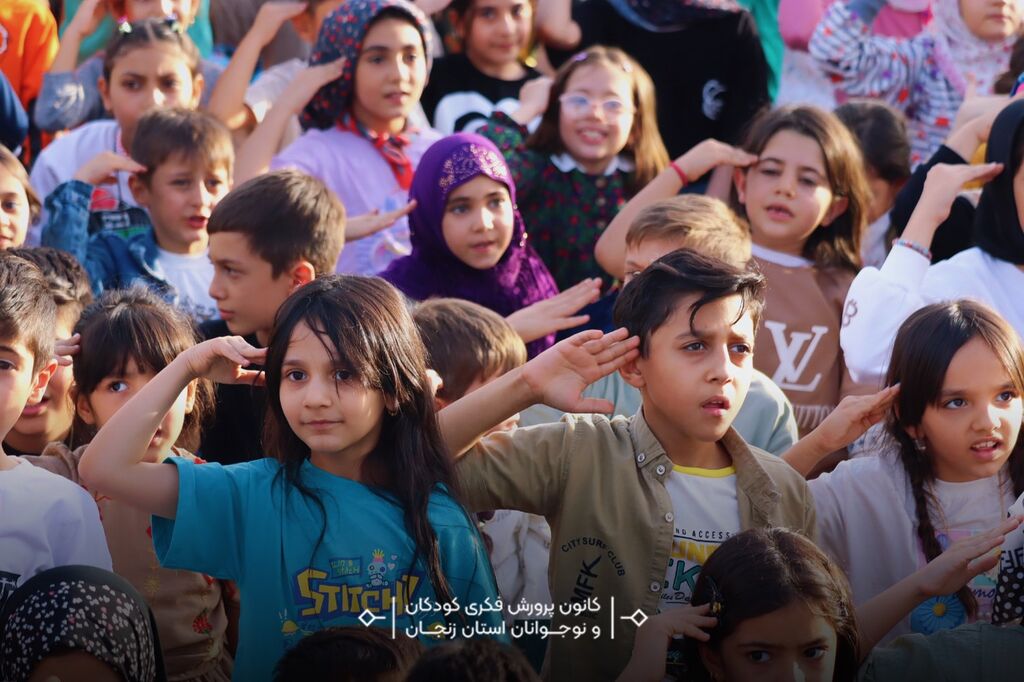 استقبال پرشور خانوادهها از نمایش شاد «گلی و ننه نُقلی» در صحن غدیر