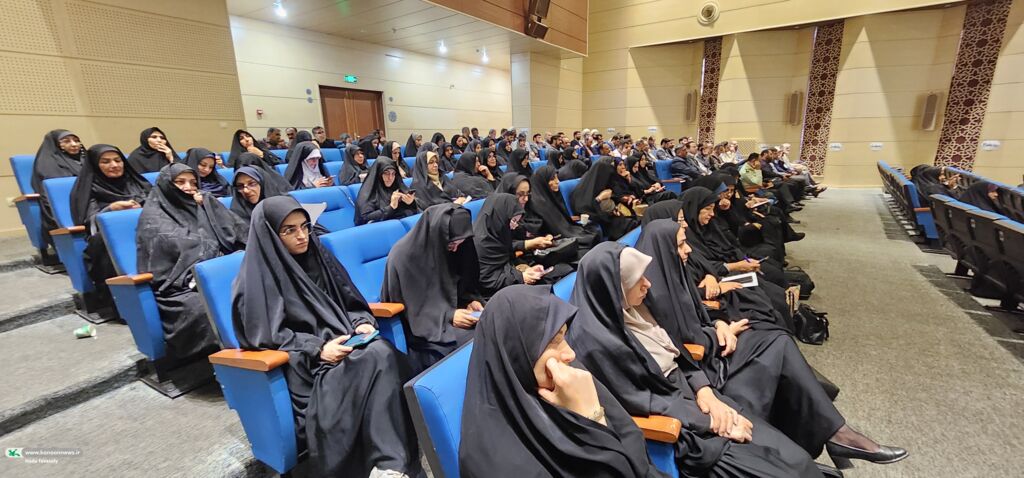 نشست هماهنگی بازگشایی مدارس ناحیه ۴ قم در مجتمع فرهنگی هنری کانون پرورش فکری پردیسان