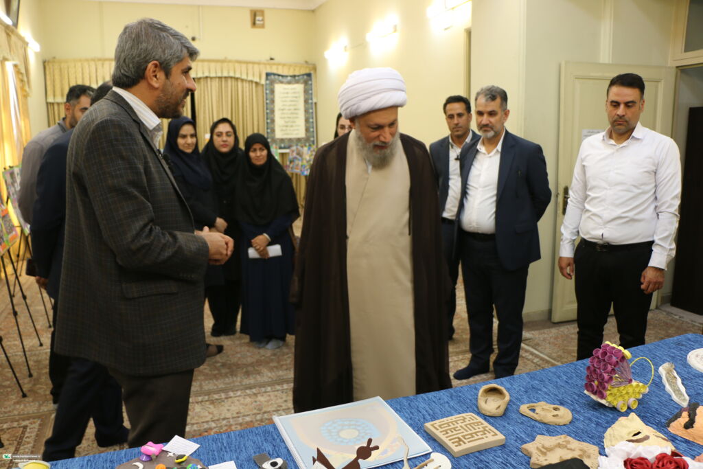 دیدار مربیان و کارکنان کانون فارس با امام جمعه شیراز به مناسبت پایان تابستان و شروع سال تحصیلی جدید