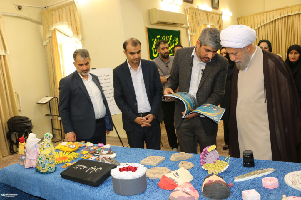 دیدار مربیان و کارکنان کانون فارس با امام جمعه شیراز به مناسبت پایان تابستان و شروع سال تحصیلی جدید
