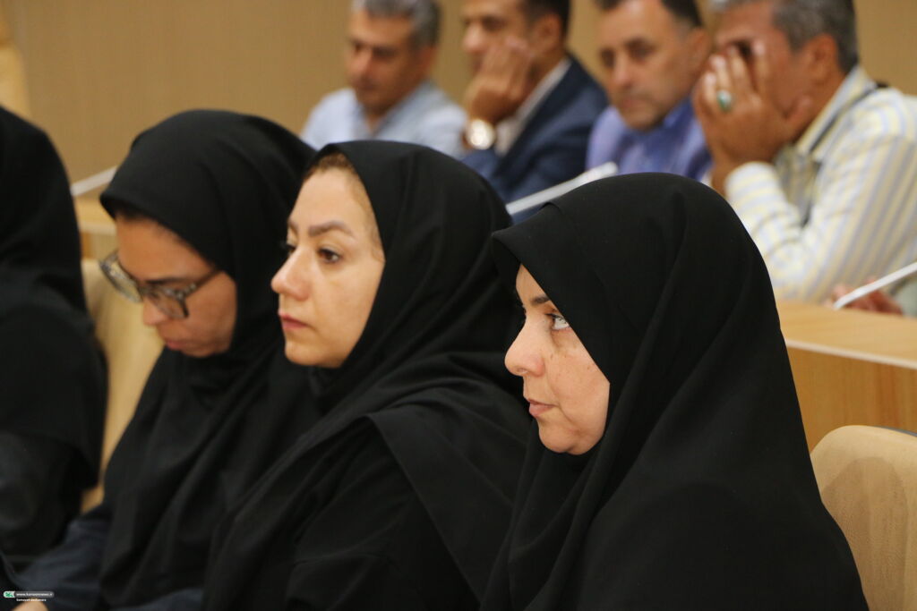 دیدار مربیان و کارکنان کانون فارس با امام جمعه شیراز به مناسبت پایان تابستان و شروع سال تحصیلی جدید