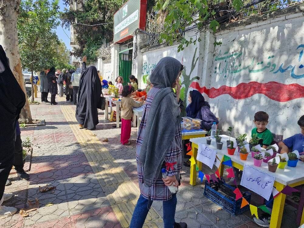 بازارچه خلاقیت و کارآفرینی؛ کودکان و نوجوانان قائمشهر در نقش فروشنده و هنرمند