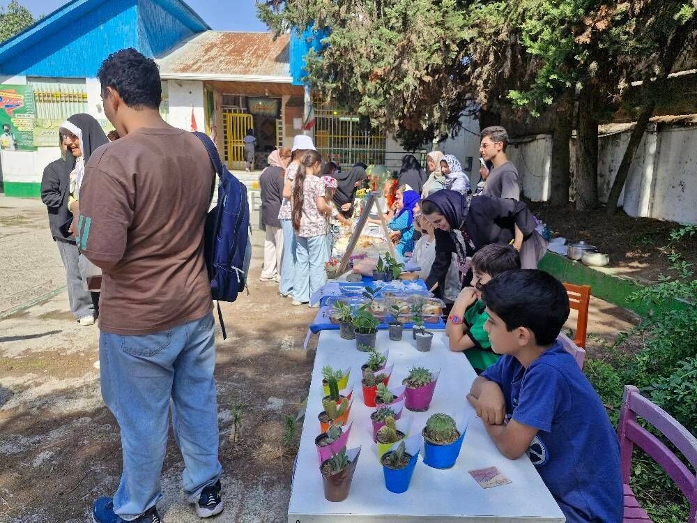 بازارچه خلاقیت و کارآفرینی؛ کودکان و نوجوانان قائمشهر در نقش فروشنده و هنرمند