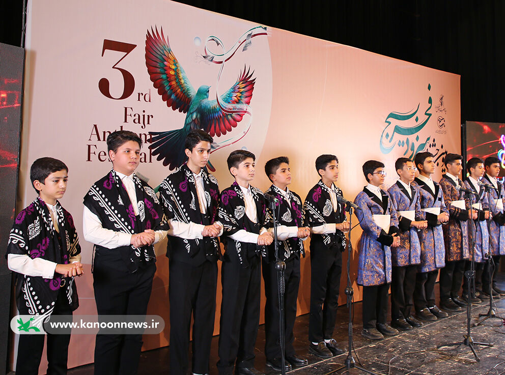 درخشش گروه های سرود کانون لرستان درجشنواره فجر بسیج