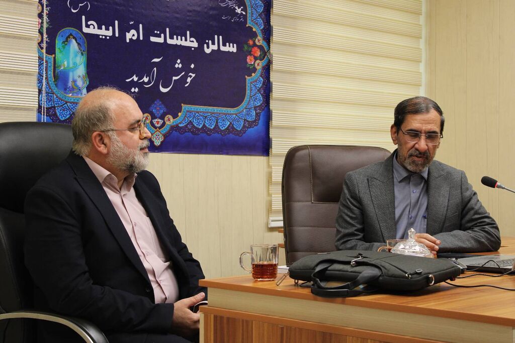 ماموریت مربی کانون کمکردن فاصله علم و عمل در بین اعضا  است