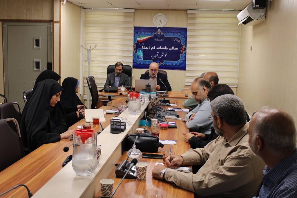 ماموریت مربی کانون کمکردن فاصله علم و عمل در بین اعضا  است