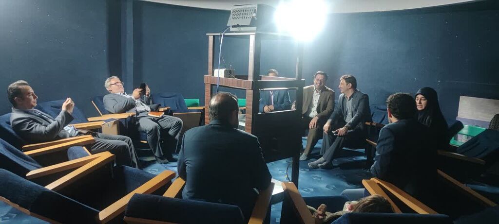 در آستانه هفته ی ملی کودک، بازدید اعضای شورای شهر و مسئولان شهرداری از مجتمع فرهنگی هنری کانون واقع در پردیسان