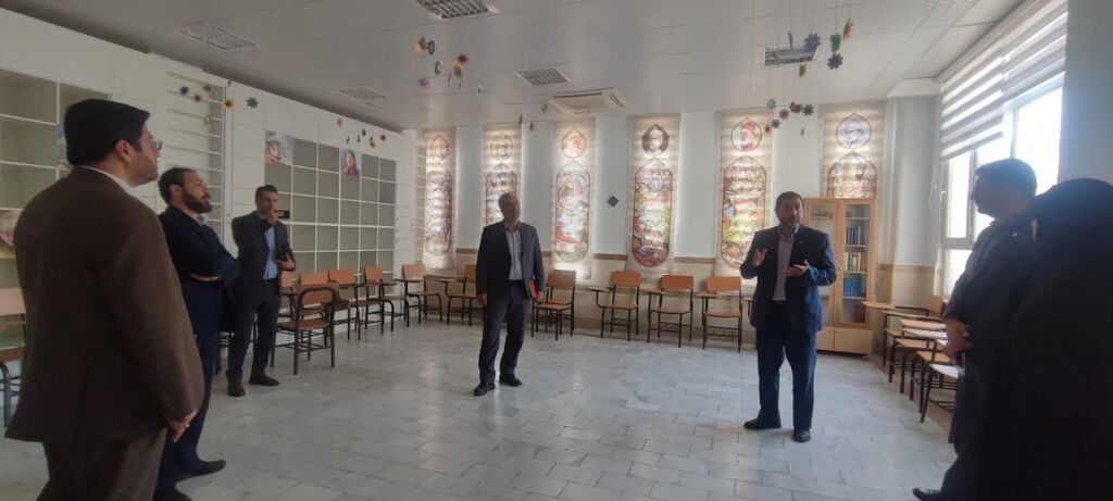 در آستانه هفته ی ملی کودک، بازدید اعضای شورای شهر و مسئولان شهرداری از مجتمع فرهنگی هنری کانون واقع در پردیسان