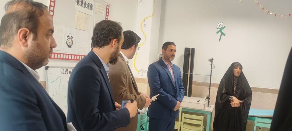 در آستانه هفته ی ملی کودک، بازدید اعضای شورای شهر و مسئولان شهرداری از مجتمع فرهنگی هنری کانون واقع در پردیسان