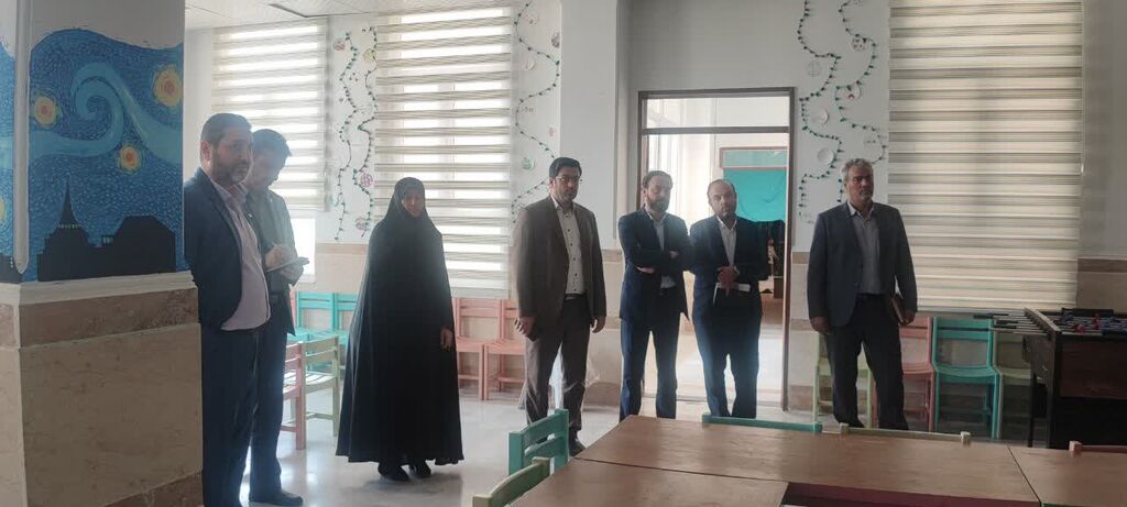 در آستانه هفته ی ملی کودک، بازدید اعضای شورای شهر و مسئولان شهرداری از مجتمع فرهنگی هنری کانون واقع در  پردیسان