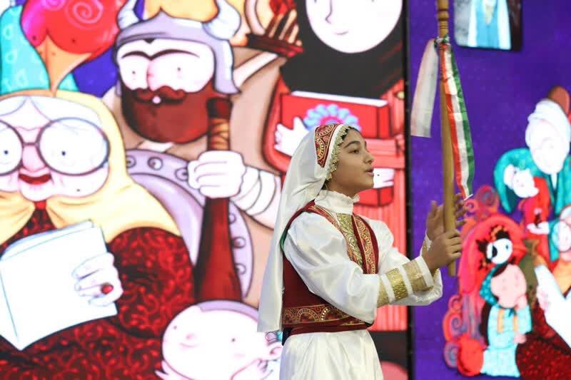 درخشش سارینا سیفی در جشنواره قصهگویی نهال امید